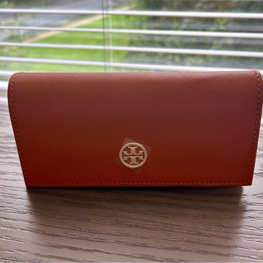 Tory Burch Brown Sunglasses with Double Bridge Design - Picture 6 of 9